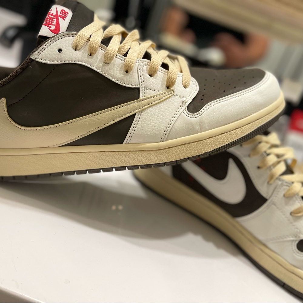 Jordan 1 low mocha Travis Scott